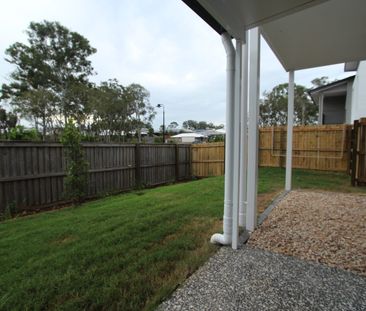 Beautiful Modern 3-Bedroom Townhouse with Ducted A/C - Photo 6