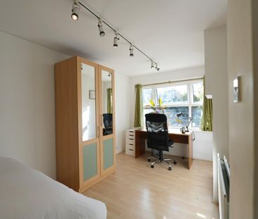 Room in a Shared House, Keats Close, SE1 - Photo 5