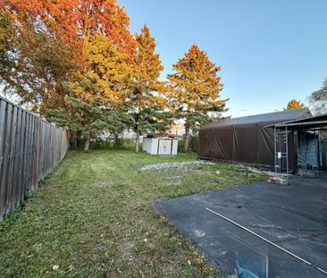 For Lease - 15 Hutcherson Square, Toronto, Ontario - Photo 2