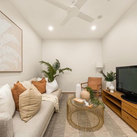 Spacious 3-Bedroom Residence in the Heart of West End - Modern Luxury and Lifestyle Combined - Photo 3