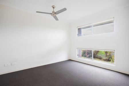 Modern & Spacious Family Home! - Photo 2