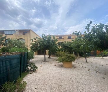 Studio a l'année - meublé - terrasse ² DOMAINE DE PINS LA LONDE - Photo 3