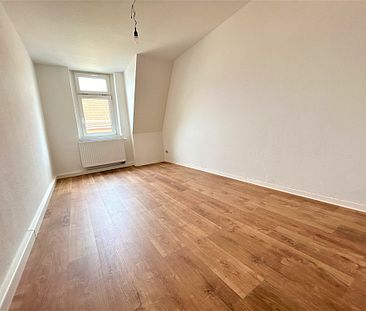 Wohntraum im Dachgeschoss mit Balkon! - Foto 3