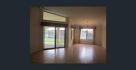 MASSIVE 5 BEDROOM PLUS THEATRE ROOM HOUSE WITH HIGH CEILING - Photo 2