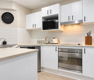 Fully Furnished Modern Comfort in a Sought After Scarborough Location! - Photo 6