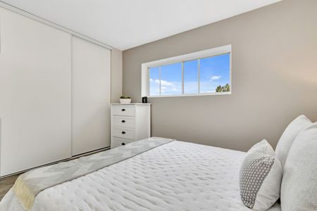 15 Woodridge Crescent, Bayshore - Belltown, Ottawa, ON - Photo 3