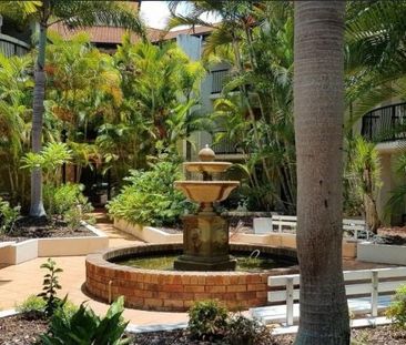 Fully Renovated Luxurious Ground-Floor Corner Apartment with Privat... - Photo 1