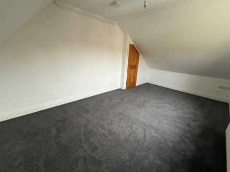 SUBERB APARTMENT, WIMBORNE - Photo 5