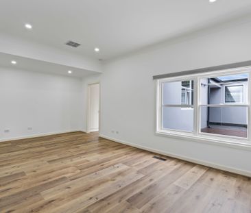 Charming, Fully Refreshed 3-Bedroom Home in a Prime South Melbourne... - Photo 1