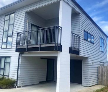 Beautifully Presented Townhouse - Photo 1