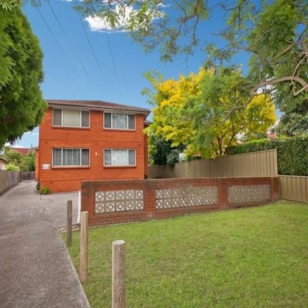 Renovated Two Bedroom Apartment - Photo 3