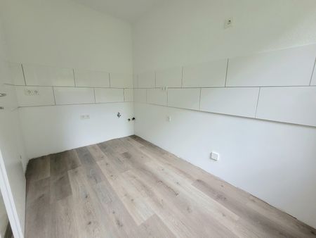 Schöne 3-Zimmer-Erdgeschoss-Wohnung mit Balkon! - Photo 2