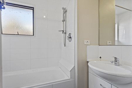 3-bedroom standalone house, with parking - Photo 5