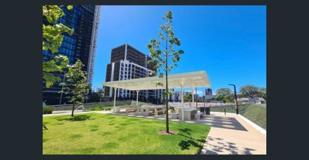 LUXURY DUAL-LEVEL SUB PENTHOUSE, TWO BEDROOM, TWO BATHROOM PLUS W/C, SECURITY PARKING AND STORAGE CAGE! PETS WELCOME! - Photo 3