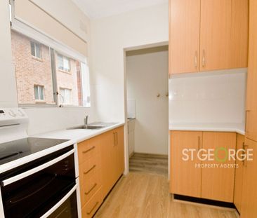 Ultra Convenient Two-Bedroom Apartment - Photo 5