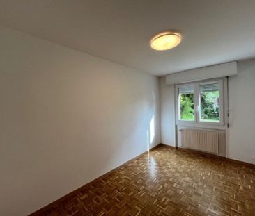 Proche du centre ville appartement de 3 pièces au rez-de-chaussée - Foto 2