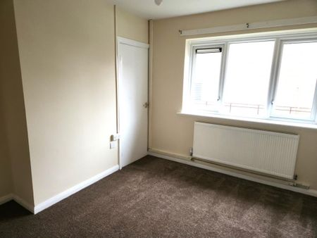 2 bedroom maisonette to rent - Photo 2