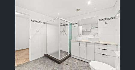 Beachside Living with Courtyard and Fresh Style - Photo 5