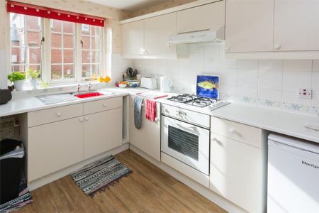 2 bedroom end of terrace house to rent - Photo 5