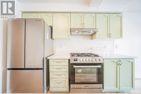 28 TARA CRESCENT - Photo 3