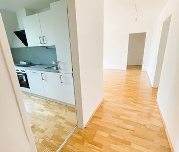 Lichtdurchflutete Dachgeschoßwohnung mit großem Balkon und Einbaukü... - Photo 5
