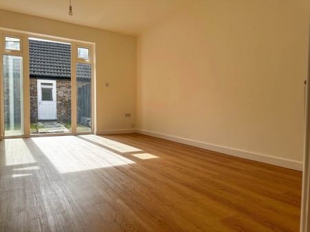 2 Bedroom Terraced for Rent - Photo 5