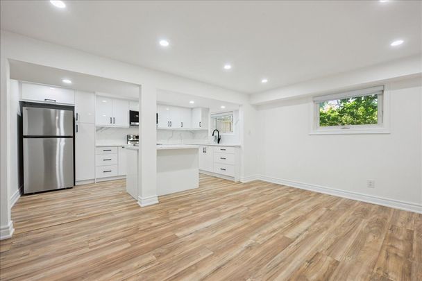 For Lease - 379 Bryant Crescent, Burlington, Ontario - Photo 1