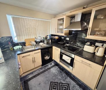 3 bedroom apartment to rent - Photo 4