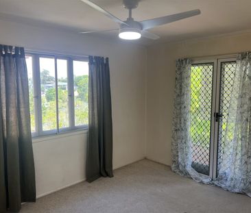 Large, older style hi set home. Close to everything! - Photo 6