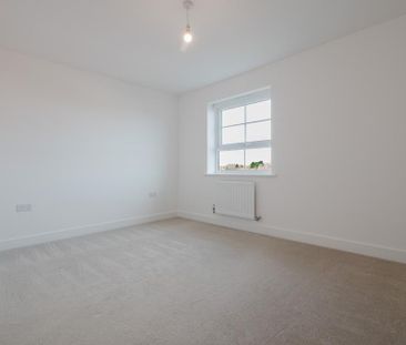 4 bedroom semi-detached house to rent - Photo 1