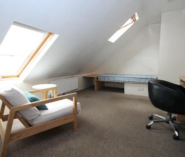 1 bedroom in a house share to rent - Photo 2