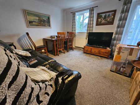 2 bedroom semi-detached house to rent - Photo 2