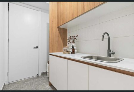 Register To Inspect // Brand-New Luxury Townhouse in Prime Spotswood Location - Photo 2