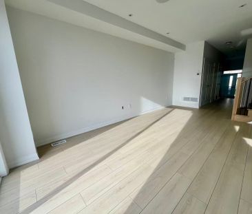 For Lease - 61 Tipp Drive, Richmond Hill, Ontario - Photo 2