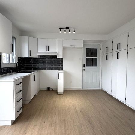 📍 4 1/2 entièrement rénové – St-Eustache – Disponible juillet ou Aout - Photo 3
