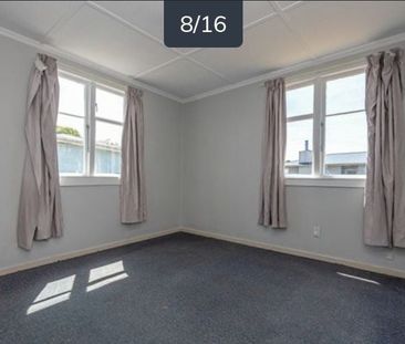 Charming 3BR Home with Garden - Photo 2