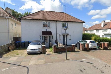 Conduit Way, London NW10 - Photo 4