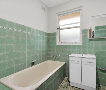 Neat 3 bedroom brick home - Photo 5