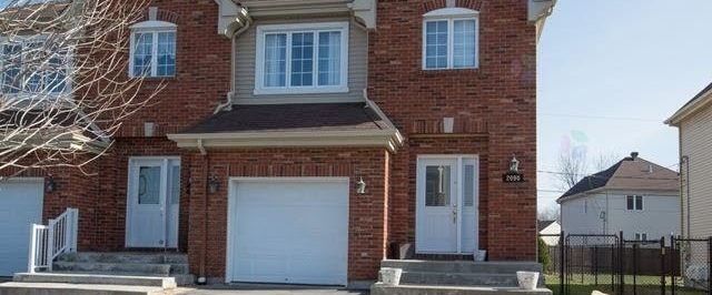 À louer / Maison à étages - Photo 1