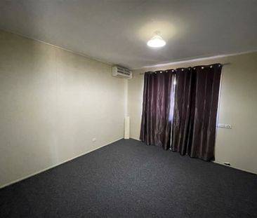 3 Bedroom Family Home with Two Bay Shed - Photo 5