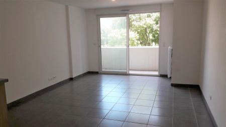 location Appartement T3 DE 66.55m² À MARSEILLE - Photo 3