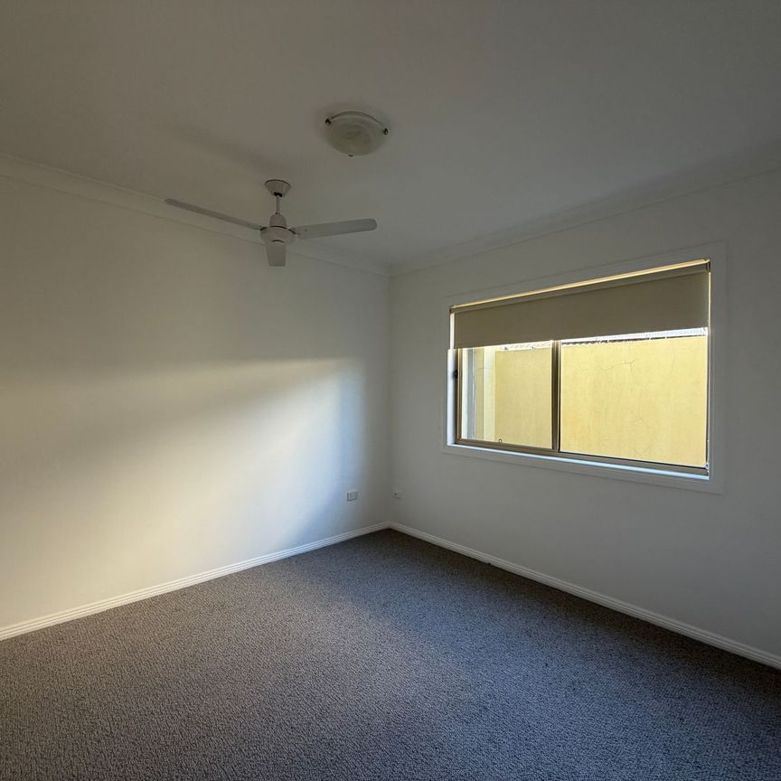 Beautiful Waterfront Four-Bedroom Home for Rent - Photo 1