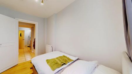 1 Bed 1 Bath, Flat 3, 120 - Photo 3