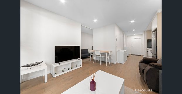 Fully Furnished Modern Living in the Heart of Doncaster - Photo 1