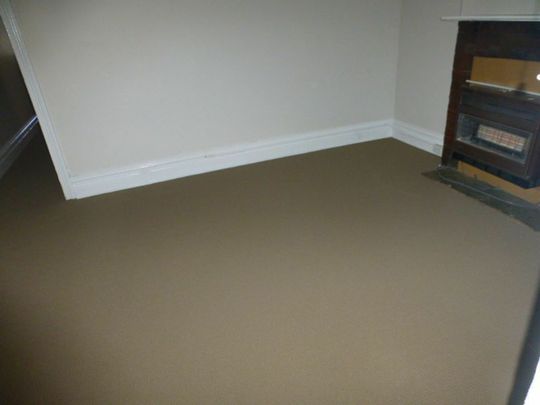 2 bedroom home in a great location - Photo 1