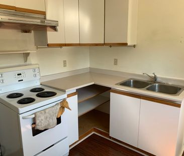 Charming Older Home - Photo 4