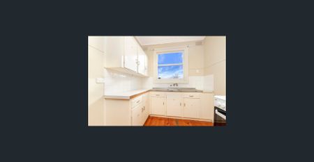 3 bedroom home close to schools, shops and transport - Photo 3