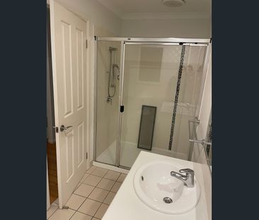 Beachside family home - 100m to beach - Photo 6