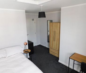 1 bedroom in a flat share to rent - Photo 6