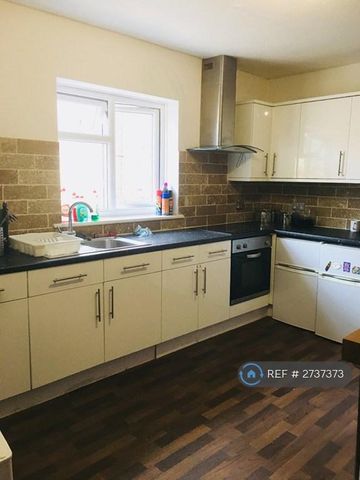 1 bedroom in a house share to rent - Photo 3